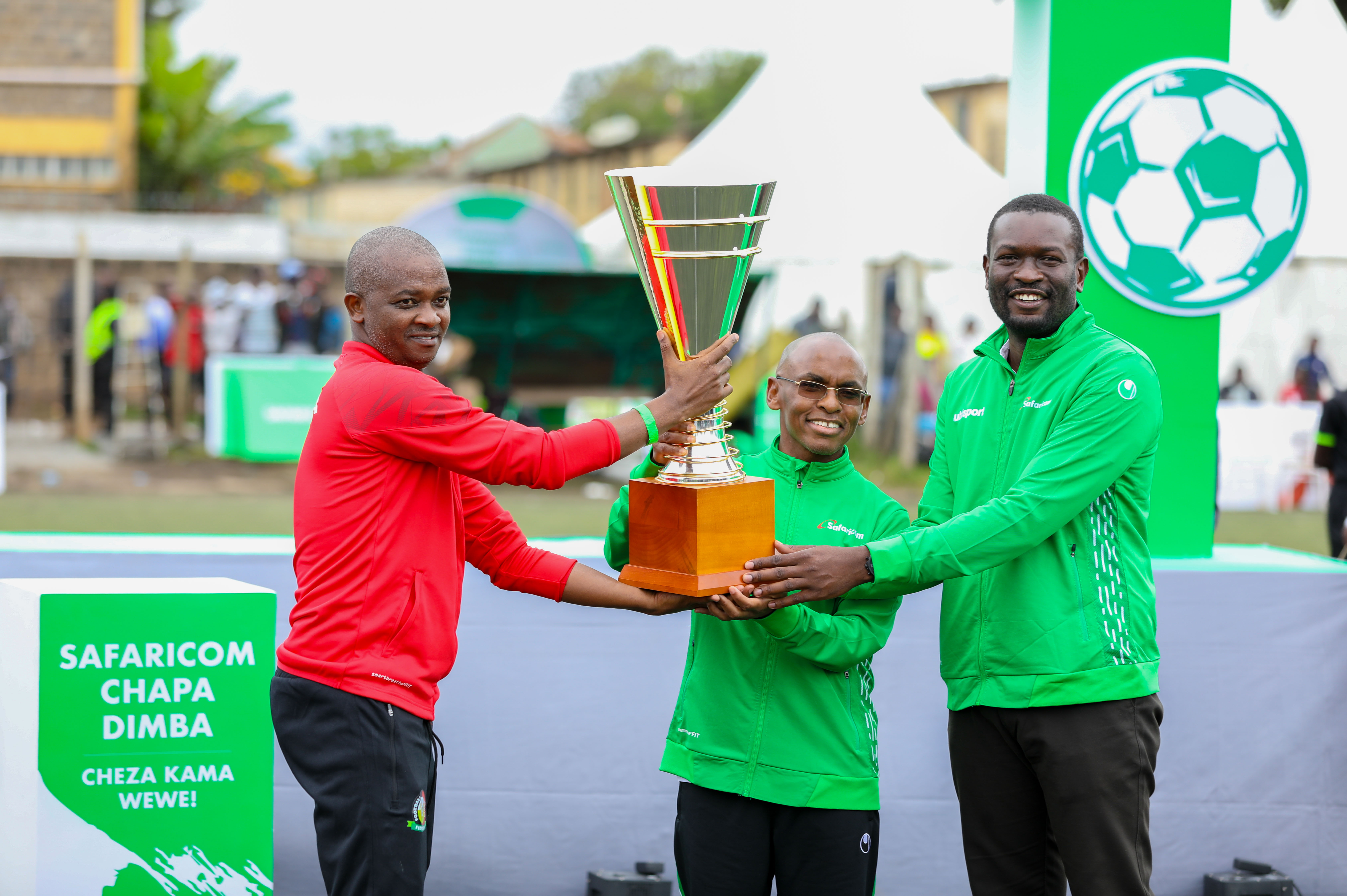 FKF President Nick Mwendwa (L), Safaricom CEO Peter Ndegwa (c), and Nairobi Senator Edwin Sifuna(R) lift the Safaricom Chapa Dimba season 4 trophy during the official launch.